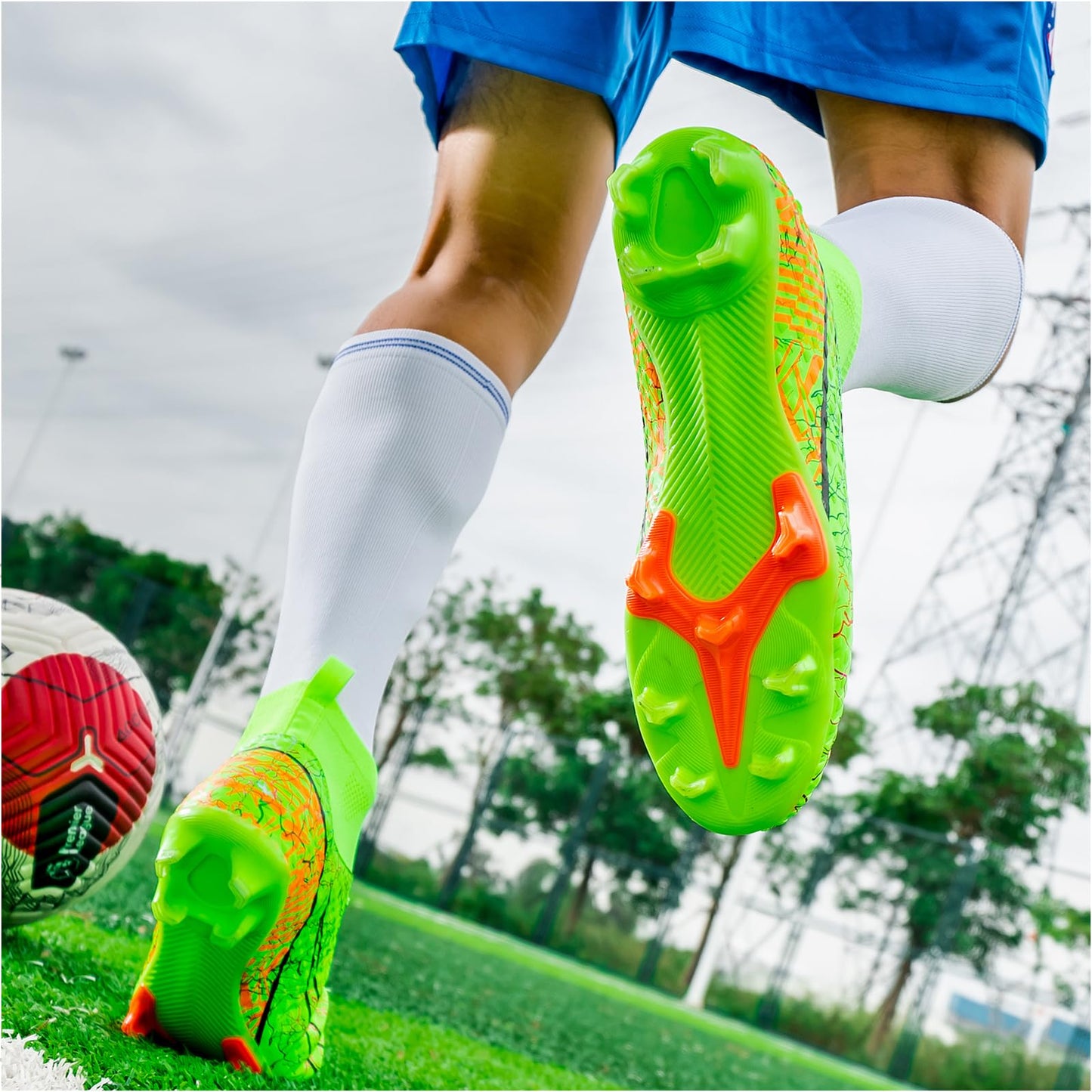Lvptsh Chaussures de Football Homme Crampons Enfant Professionnel Chaussure de Foot Garçon High Top Spike Antidérapant Athlétisme Compétition,White,EU35